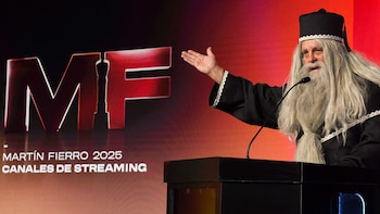 El desopilante look de Luis