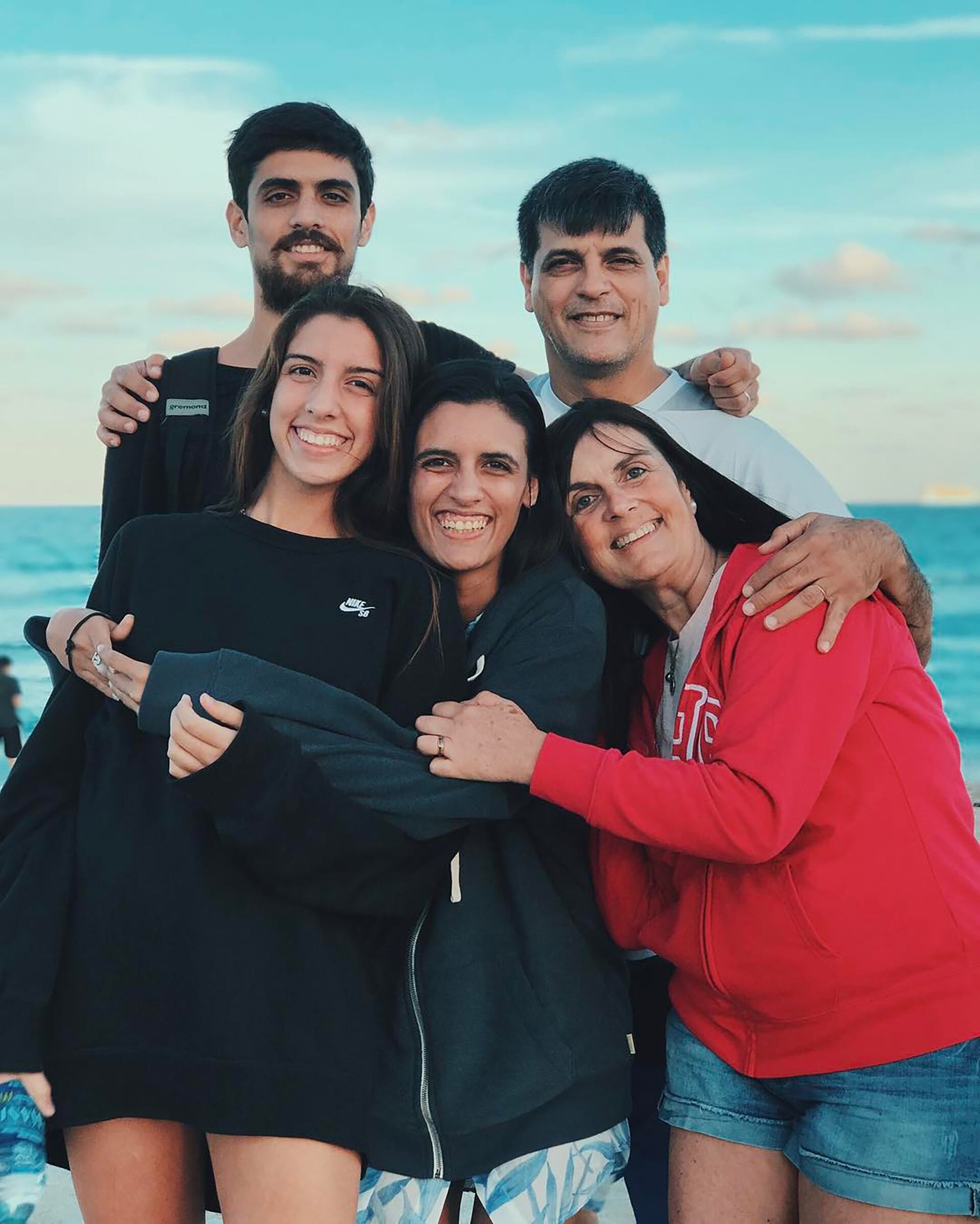 Vargas junto a su esposa e hijos.