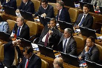 Parlamentarios chilenos aprobaron un juicio político contra dos ministros de la Corte Suprema