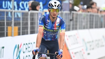 El ciclista colombiano Santiago Umba se mantiene en el Top 10 del Tour de Azerbaiyán y busca consagrarse como campeón
