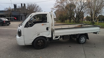 El conductor de la camioneta, identificado como L.G.A., quedó imputado por lesiones culposas mientras se investigan las causas de la colisión en La Plata