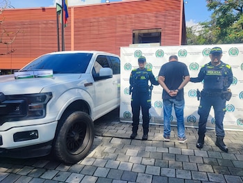 La Secretaría de Seguridad de Medellín reportó la recuperación de automóviles, motocicletas y celulares previamente robados, como parte de los operativos - crédito @PoliciaMedellin / X