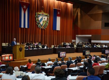 La Asamblea Nacional de Cuba aprobó el 22 de diciembre de 2018 en sesión plenaria el proyecto definitivo de la nueva Constitución. El voto unánime de 583 diputados se produjo tras una semana de debate (EFE/EPA/OMARA GARCIA)
