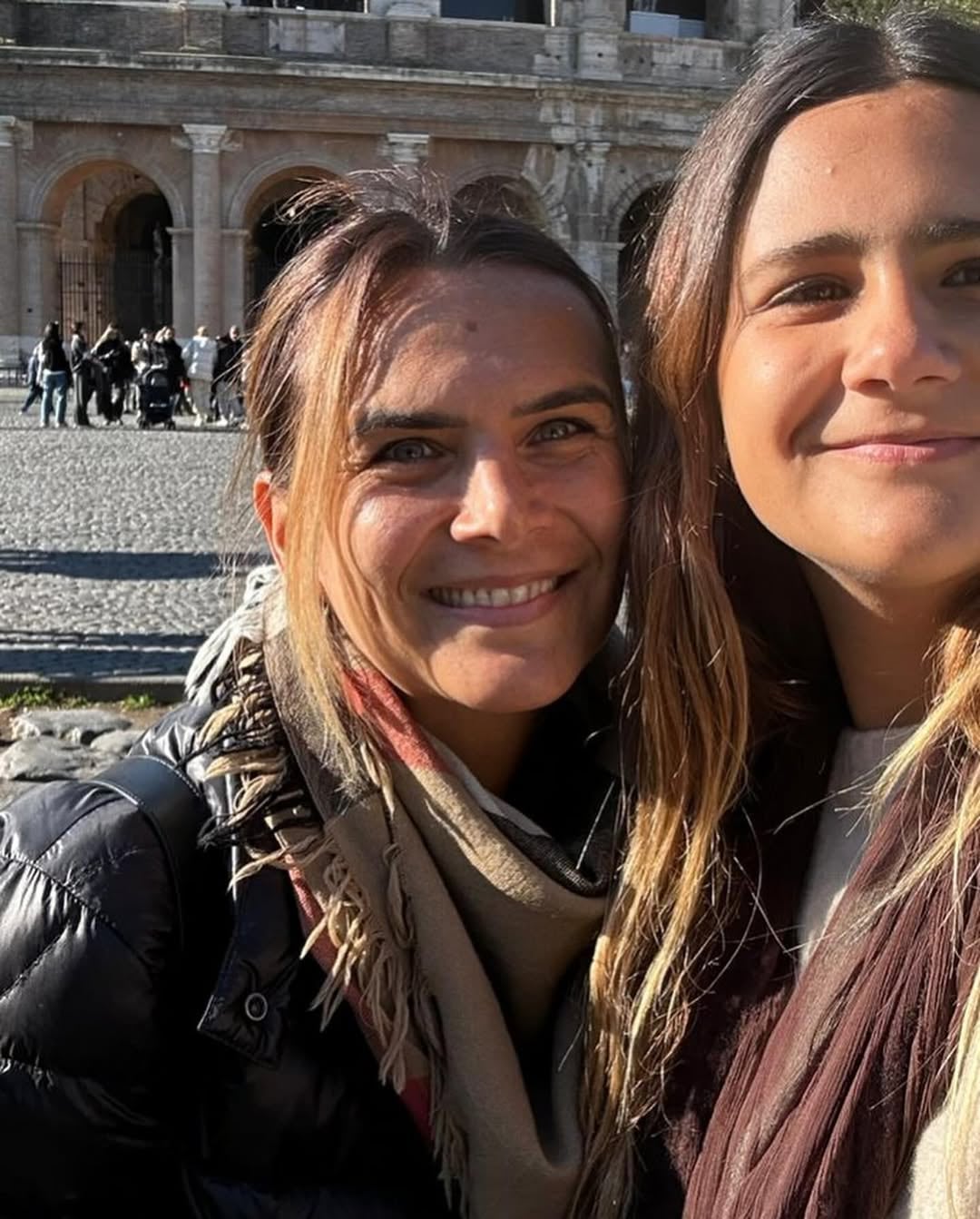 Desde temprana edad, Uma mostró su estrecho vínculo con su madre, Amalia