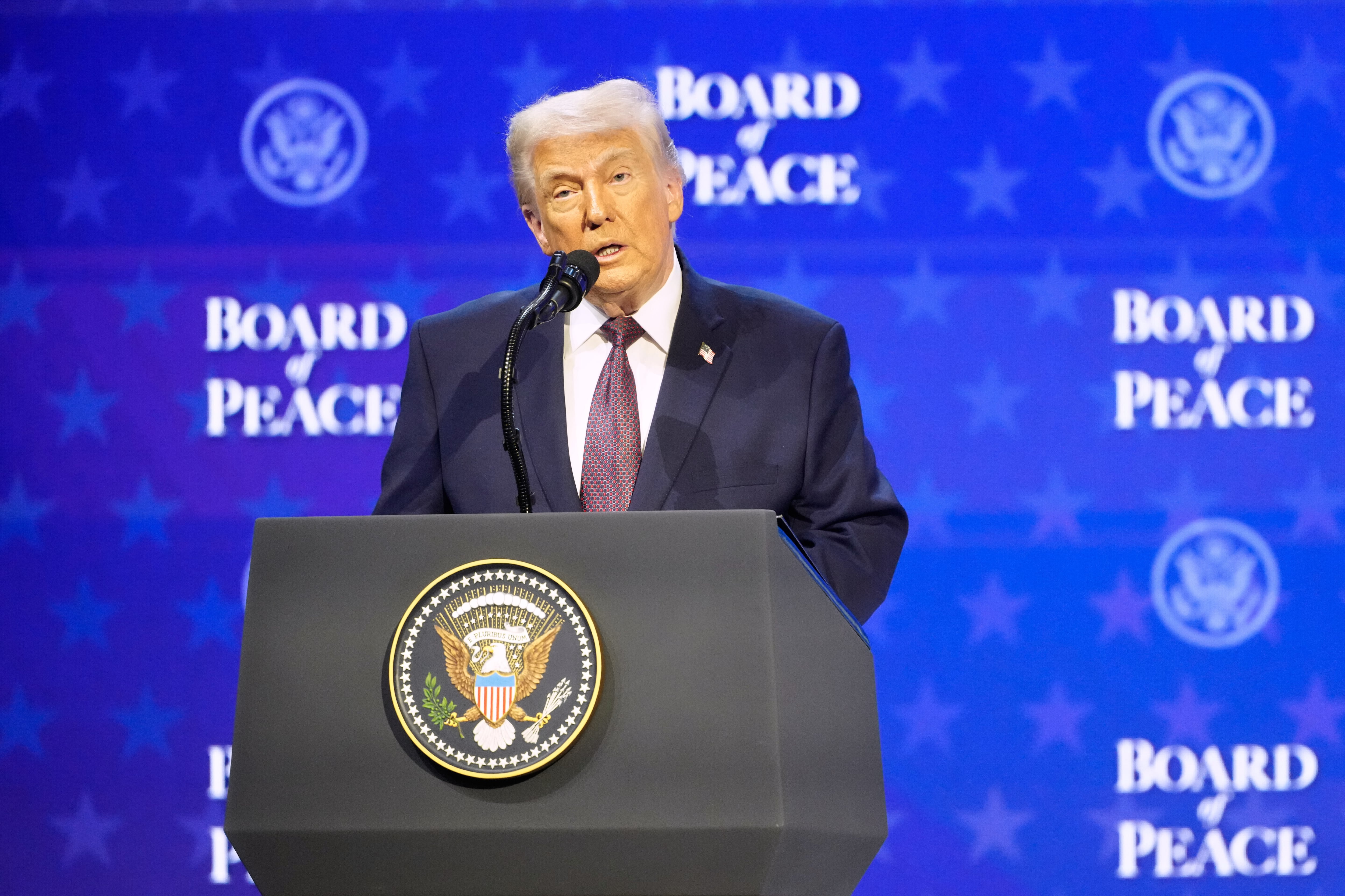 Los reguladores federales revisan apuestas sobre el discurso en el Foro Económico Mundial de Davos y sobre más de una docena de intervenciones de Trump en tres meses (AP foto/Markus Schreiber).