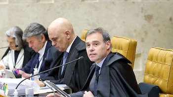 El Supremo prorroga decidir si investigar al juez De Moraes por los mensajes del exjefe del Banco Master