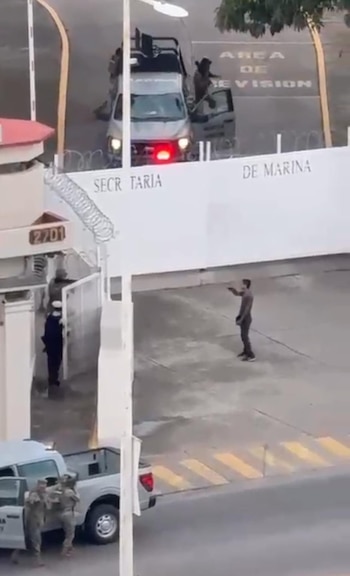 El sujeto había amagado al