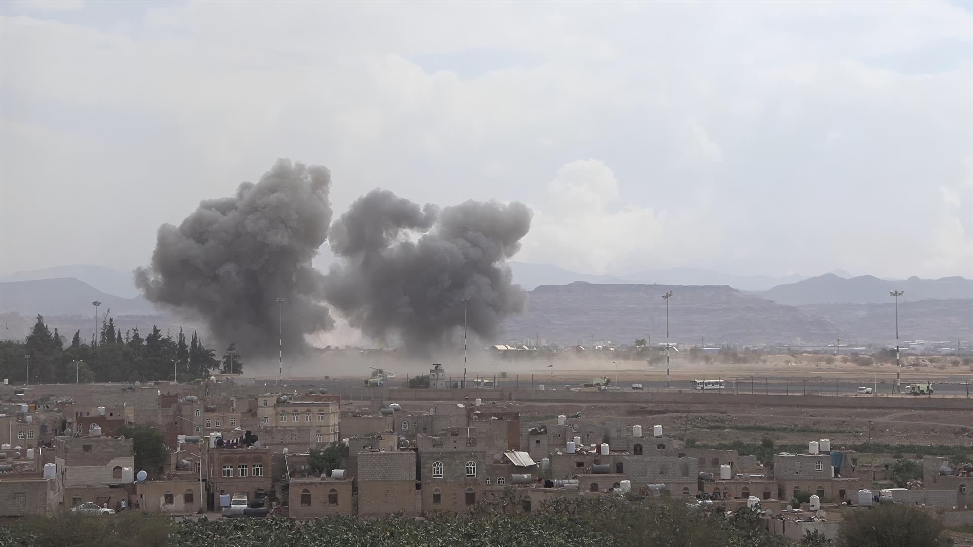 Los hutíes de Yemen atacan el estratégico puerto de Moca, clave en el estrecho de Bab el Mandeb