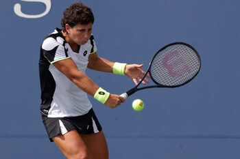 Carla Suárez Navarro (ESP) ejecuta