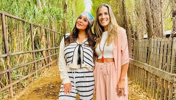 Charlotte Caniggia junto con Ana