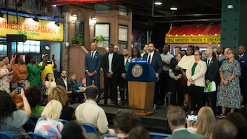 Mamdani impulsa 50 reformas para ayudar a los pequeños negocios de Nueva York con menos multas y trámites más simples