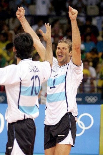 Marcos Milinkovic en una de sus jugadas vistiendo la camiseta Argentina