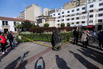 En la imagen, la estatua