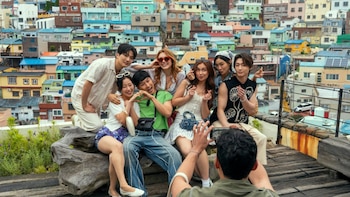 Acaba de llegar a Netflix y ya es la serie número 1 en casi 80 países: el ‘spin-off’ de uno de los grandes fenómenos románticos de la plataforma