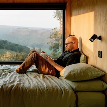 Un huésped disfruta de la