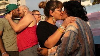 Colectivo organiza bodas simbólicas LGTB