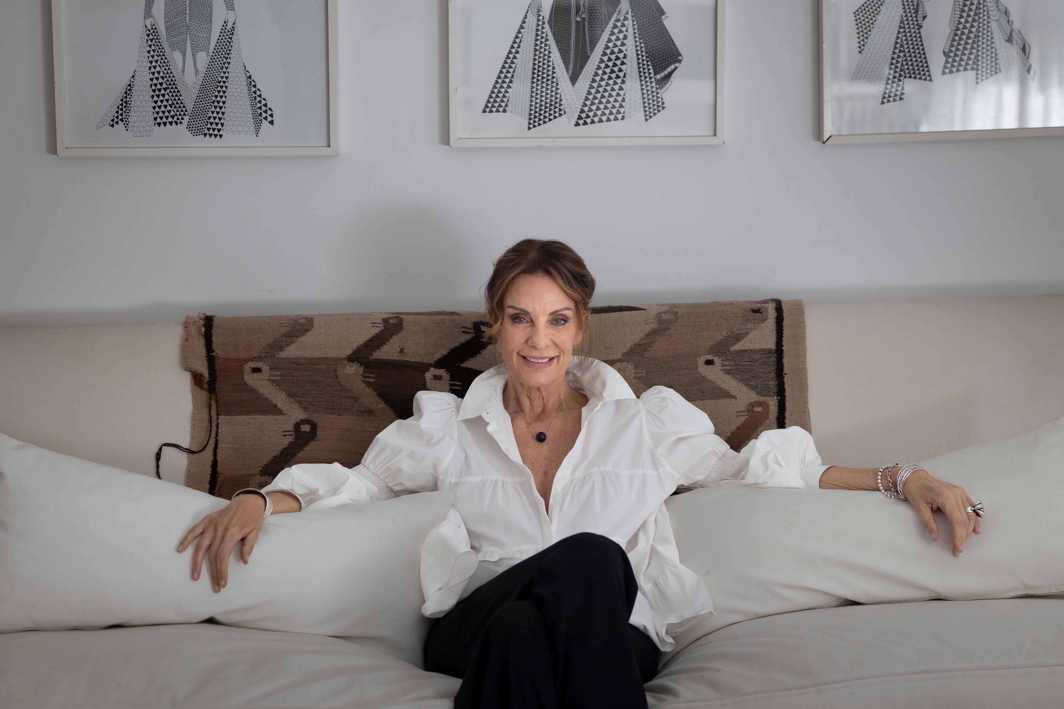 Nequi Galotti, en el living de su casa, hablando sobre cómo vive plenamente