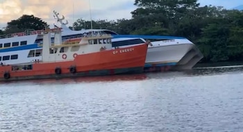 El ferry de Galaxy Wave impactó en la dársena del muelle de cabotaje cuando realizaba su recorrido habitual desde Roatán hacia La Ceiba. (Foto: Cortesía)