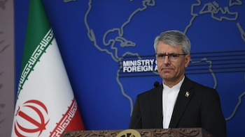 Irán rechaza acusaciones de EEUU sobre los precios del combustible y recalca que es consecuencia de su ofensiva