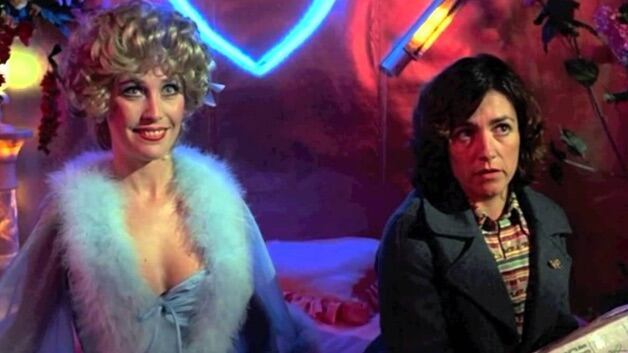 Verónica Forqué y Carmen Maura en ¿Qué he hecho yo para merecer esto?, de Pedro Almodóvar