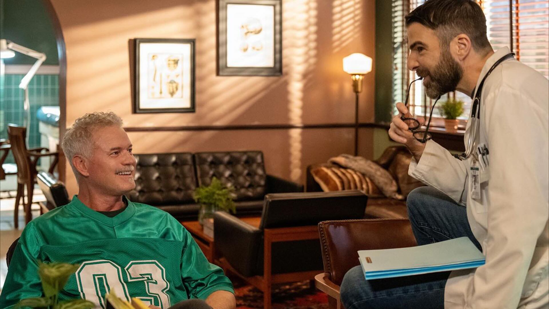 Michael Grassi reveló que escribió el papel de Eric Dane mientras atravesaba una emergencia de salud familiar que inspiró la temática del episodio. (@nbc)