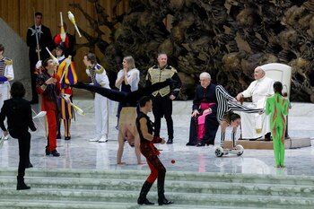 El papa observa la exhibición