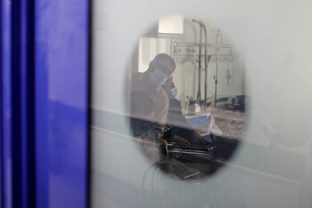 En los pulmones, el SARS-CoV-2