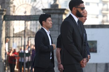 El centrocampista japonés del Liverpool,