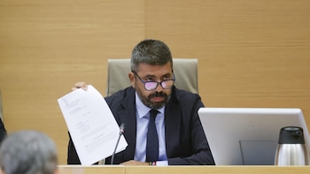 Mazón convierte su comparecencia en el Congreso por la DANA en un rifirrafe con los diputados: “Es metafísicamente imposible estar ausente y dar instrucciones a la vez”