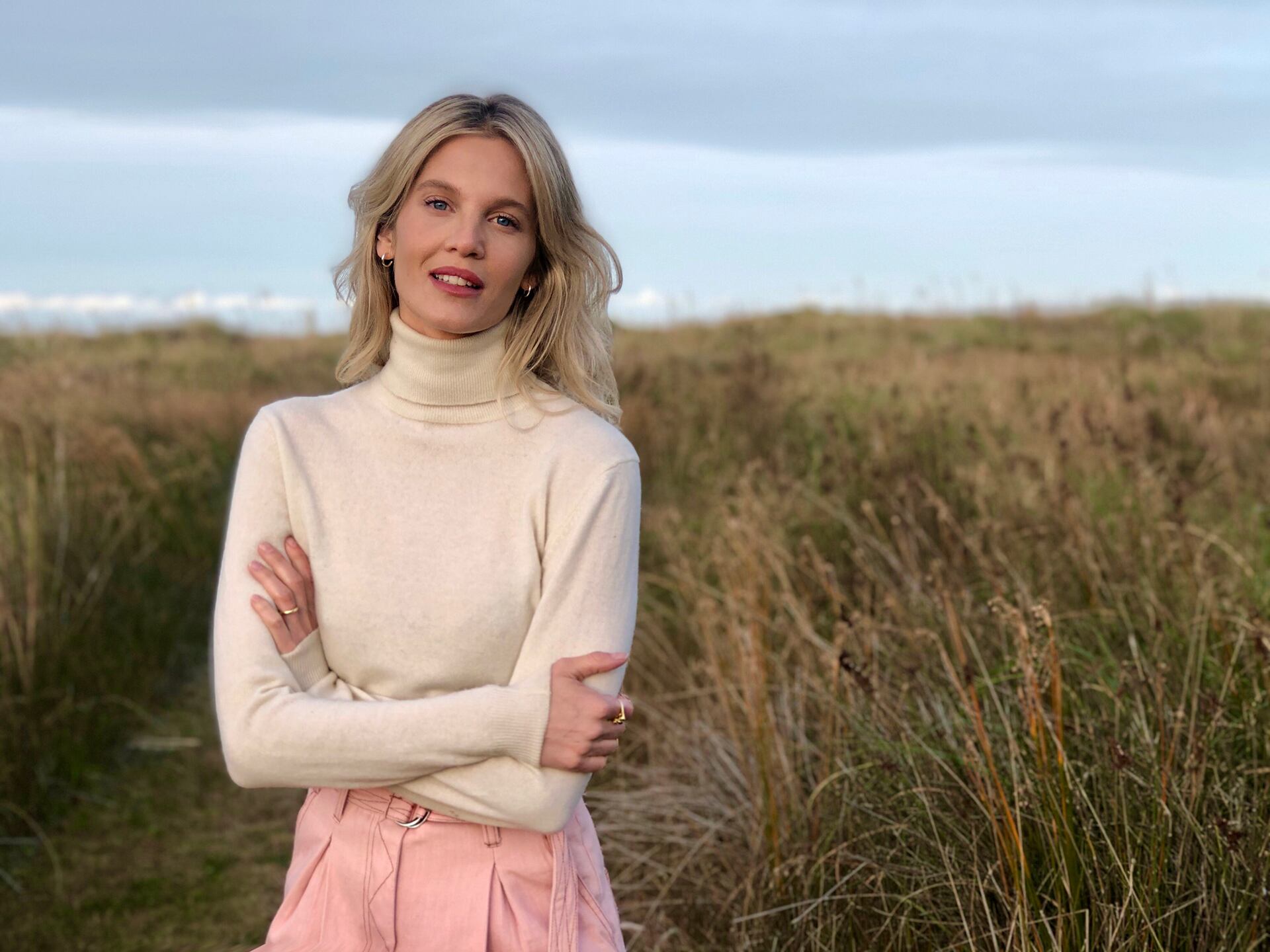 Junto a su guía espiritual, la británica Cher Chevalier, Liz Solari escribió un libro: (Foto: Gentileza Liz Solari)