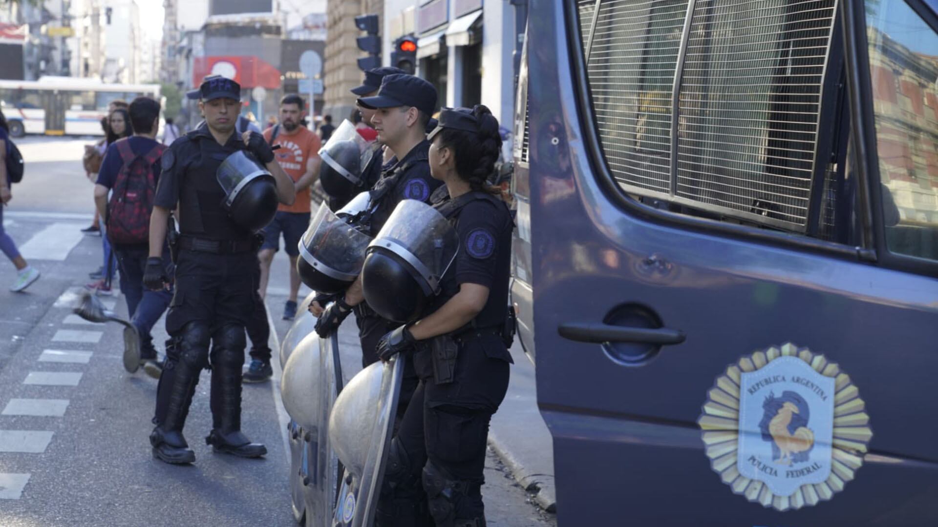 El procedimiento en la estación de Once comenzó en las primeras horas del miércoles