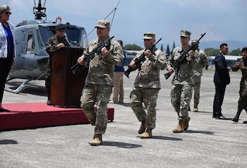Guatemala recibió el primer lote de fusiles M4A1 adquiridos a Estados Unidos para modernizar al Ejército.