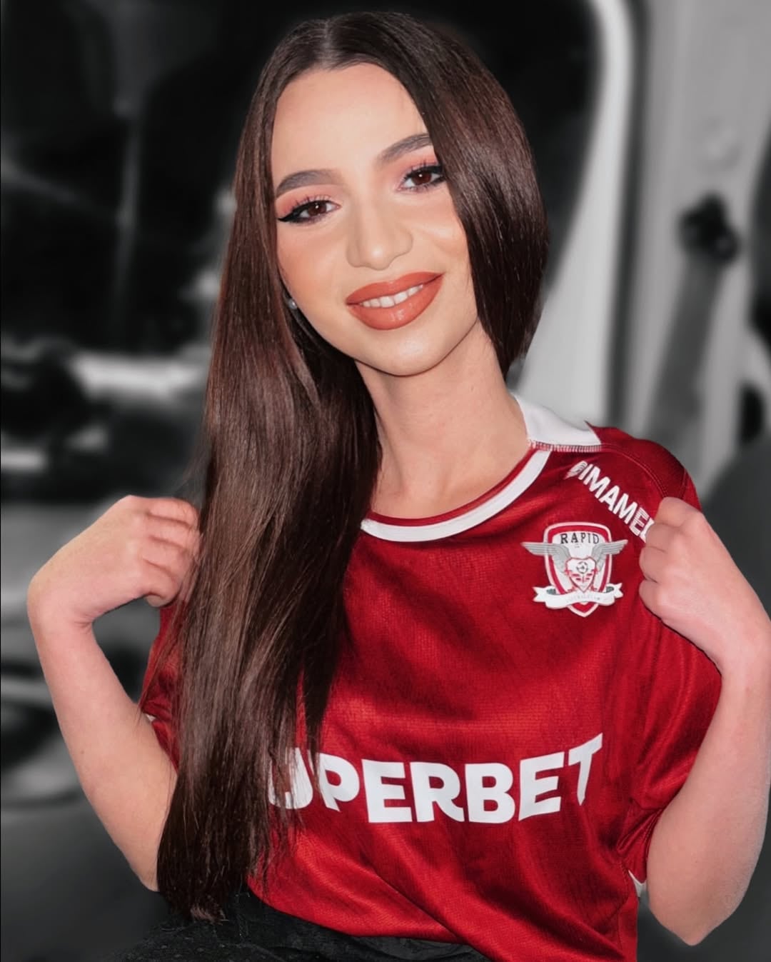 Guler con la camiseta del Rapid Bucarest (Crédito: malina__guler/Instagram)