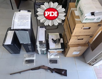 En el procedimiento participaron integrantes de la Unidad de Delitos contra la Propiedad y Conexos del MPA, personal del Grupo de Investigación y Análisis Criminal (GIAC) y efectivos de la Policía de Investigaciones de la División Delitos Económicos (Foto: puebloregional)