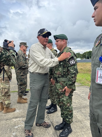 Jorge Mora se reunió con el comandante del Comando Sur en Tumaco para reforzar la cooperación en seguridad y defensa frente al narcotráfico - crédito X