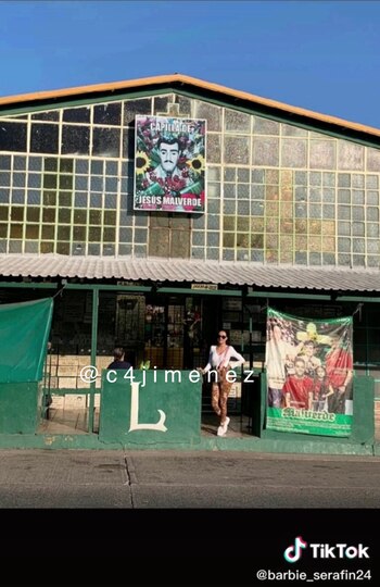 También publica fotografías de la