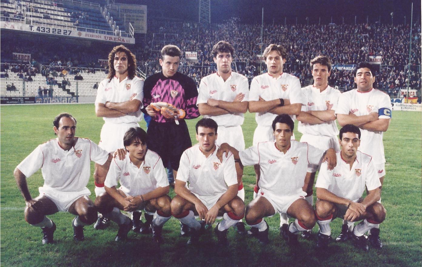 Formación del Sevilla, con Pineda y el Diez como capitán
