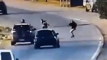 Imágenes sensibles: una policía atropelló