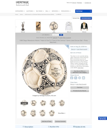 Captura de pantalla de un sitio web que muestra un balón de fútbol blanco con patrones geométricos negros