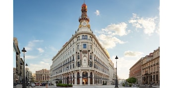 Exterior del complejo comercial y