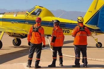 A lo largo de la jornada, tres aviones hidrantes trabajaron en el área sur