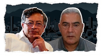 Retrato de Gustavo Petro con camisa blanca a la izquierda y Alias Papá Pitufo con camiseta gris a la derecha, con un fondo gráfico de Bogotá y bordes rasgados.