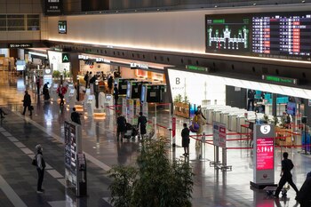 Pasajeros en el aeropuerto de