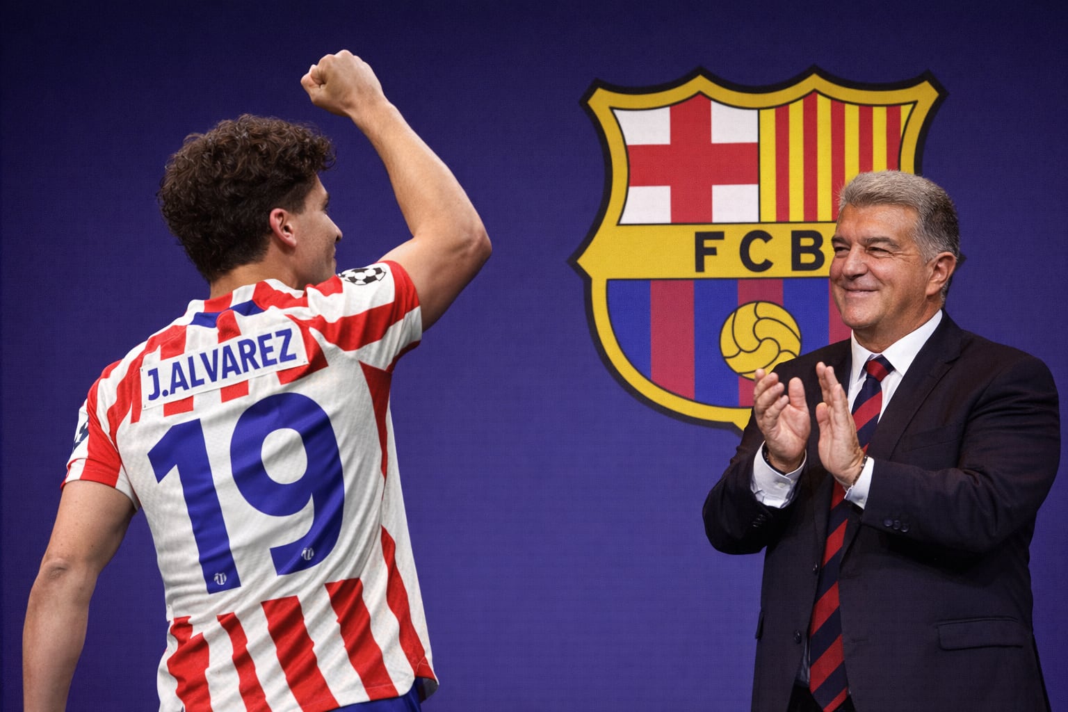 Laporta realizó un juego de palabras con las declaraciones de Julián Álvarez (Montaje Infobae) (Imagen Ilustrativa Infobae)