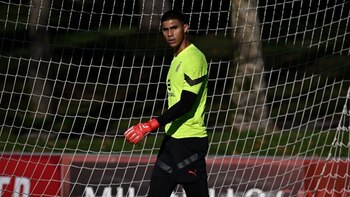 El portero colombiano se encuentra en el AC Milan pero no ha disputado un solo partido. Foto: @devisvasquez - Instagram