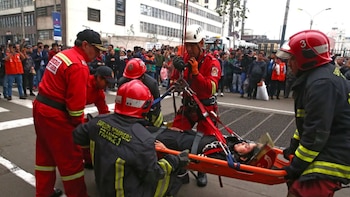 Las rutas de evacuación y los puntos de encuentro familiares deben estar definidos antes de una emergencia real - Créditos: Andina.