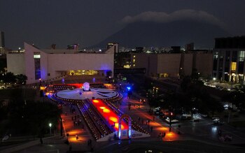 Aspectos de la mega ofrenda.