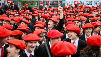 Multitud de personas vestidas con