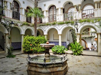 Plaza Roc Sant Gaietà, un pequeño pueblo de Tarragona. (AdobeStock)