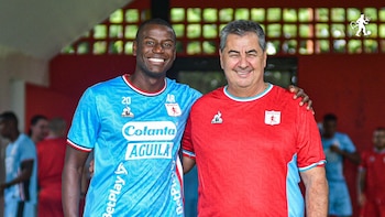 Jorge Da Silva junto a